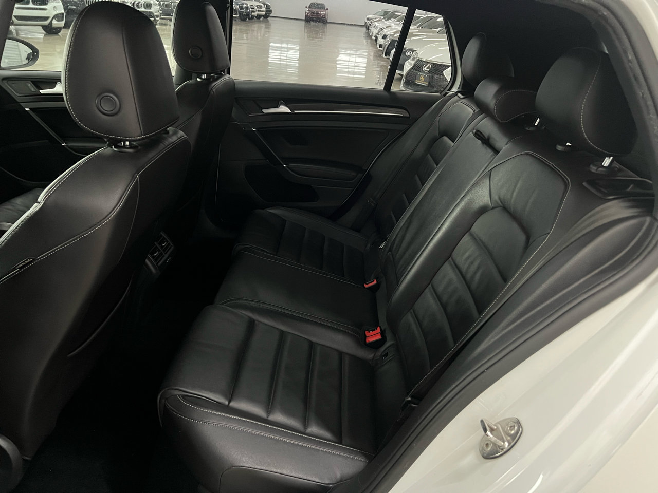 Used 2017 Volkswagen Golf R 4-Door image 13