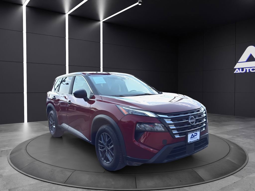 Used 2024 Nissan Rogue S image 3