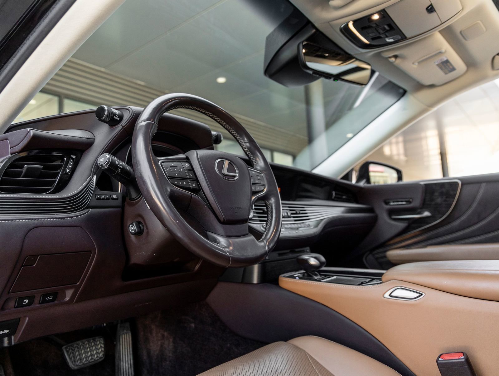 Used 2019 Lexus LS 500 w/ Accessory Package (Z2) image 19