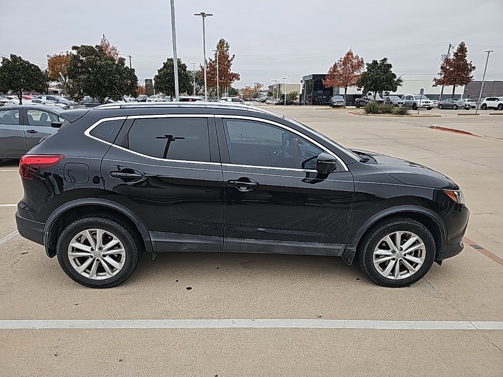 Used 2018 Nissan Rogue Sport SV w/ SV Technology Package image 2