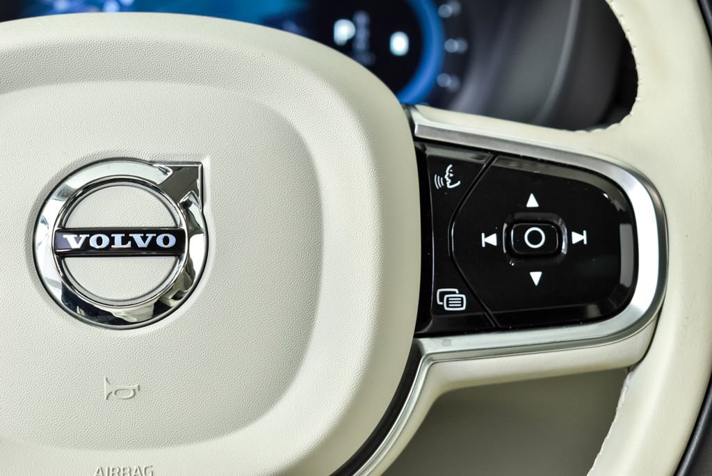 Certified 2023 Volvo XC60 B5 Ultimate w/ Protection Package Premier image 13