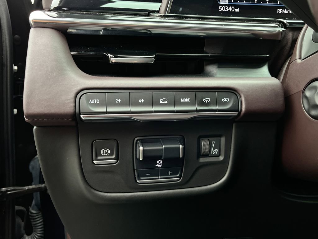 Used 2021 Cadillac Escalade ESV Sport Platinum w/ LPO, ONYX Package image 16