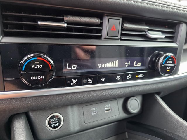 Used 2023 Nissan Rogue SV image 27