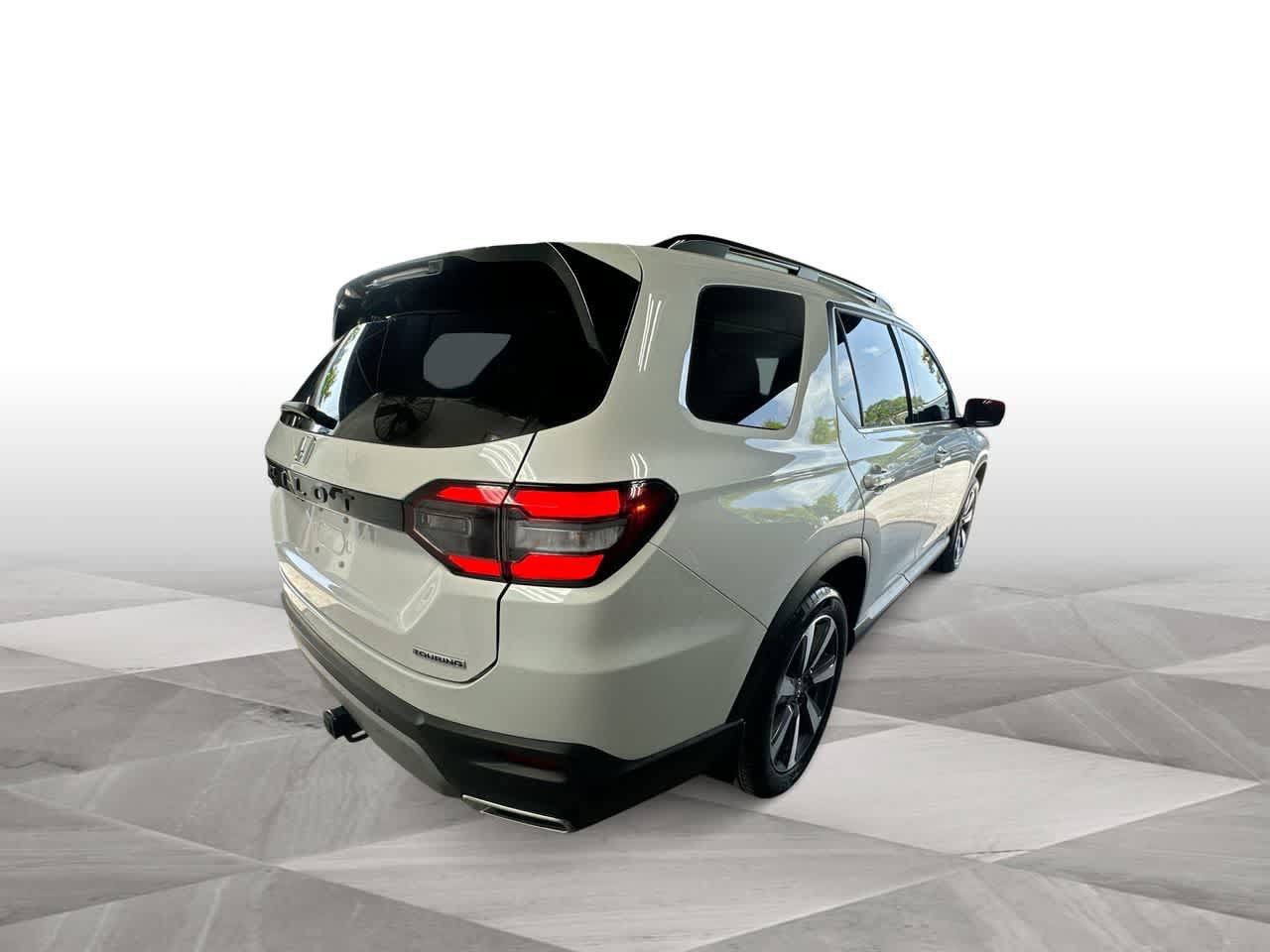 Used 2025 Honda Pilot Touring image 8