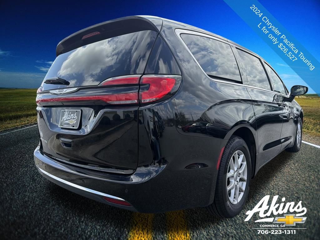 Used 2024 Chrysler Pacifica Touring-L image 5