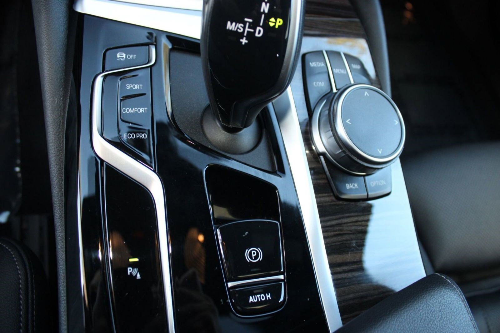 Used 2023 BMW 530i w/ Premium Package image 17