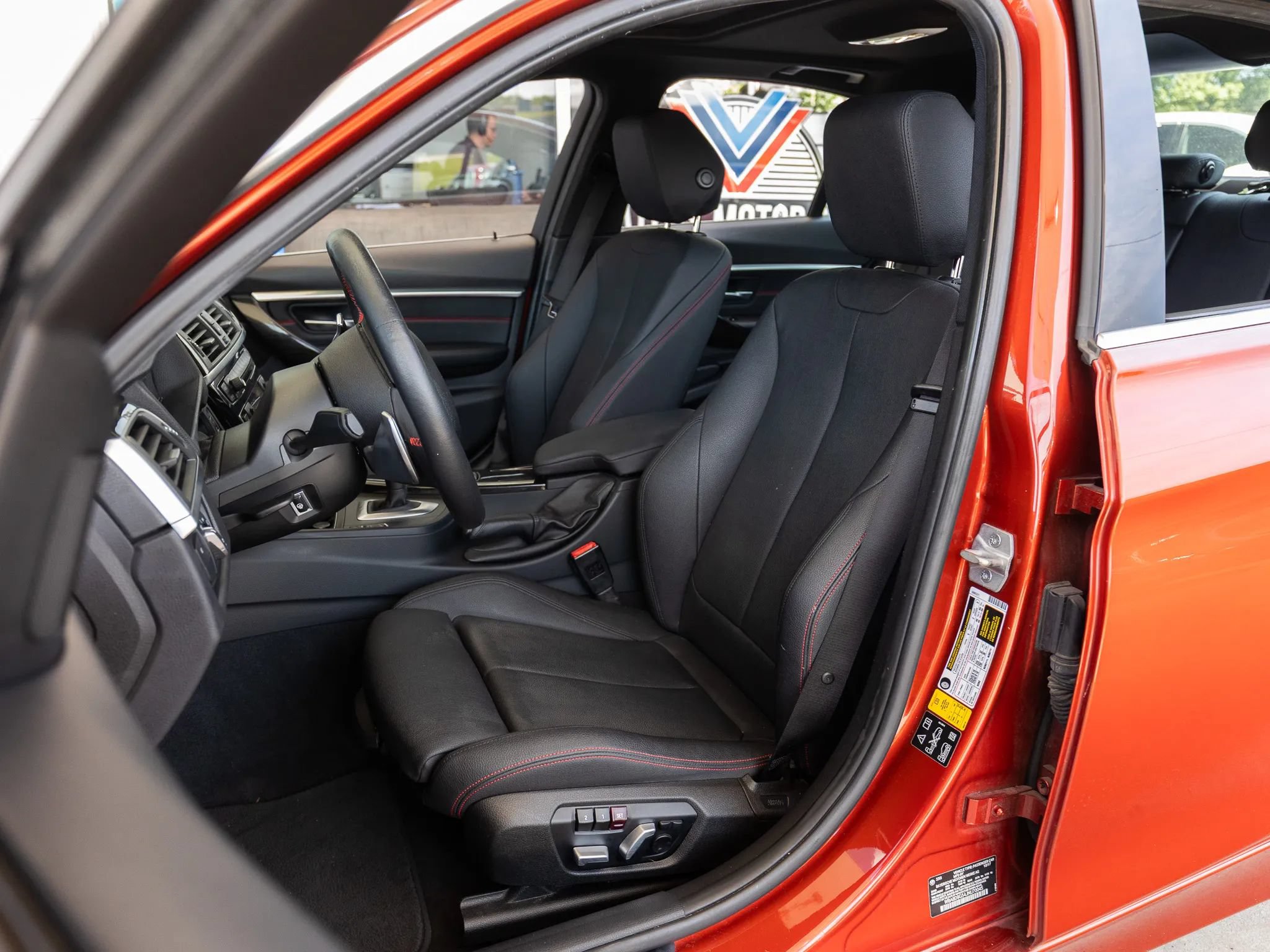 Used 2018 BMW 330i xDrive Sedan AWD/4WD image 17