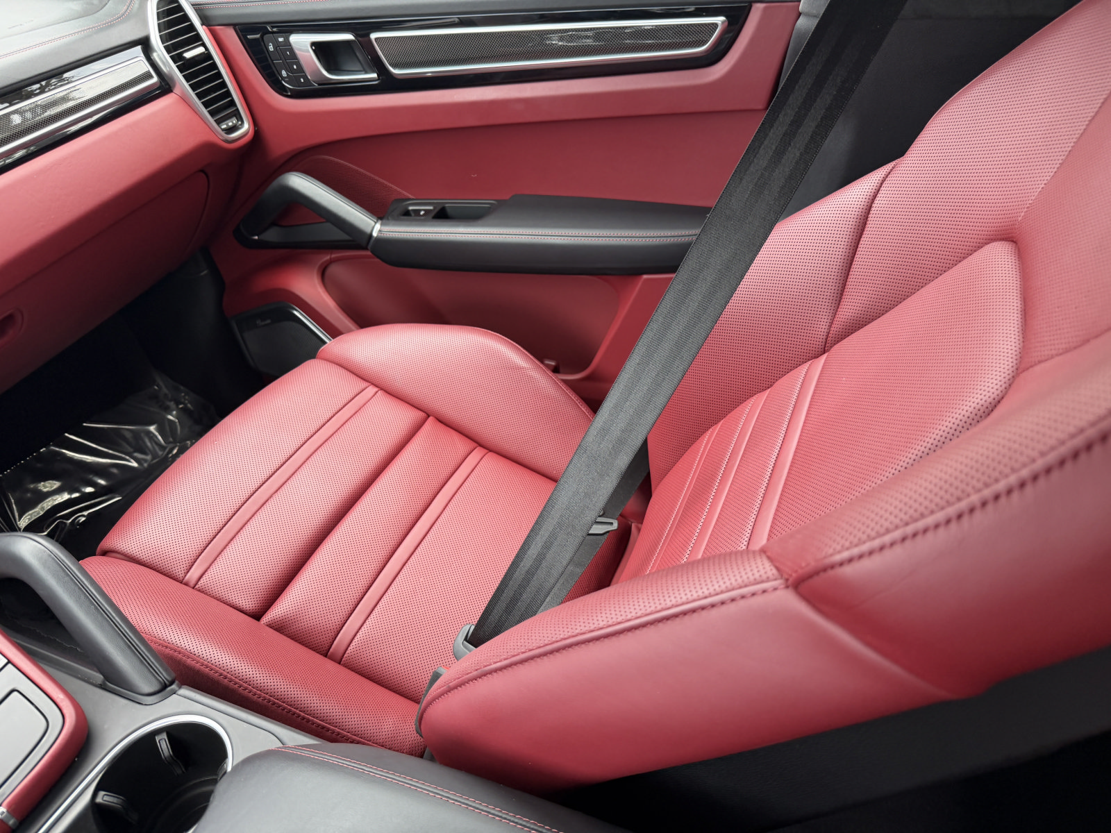 Certified 2022 Porsche Cayenne GTS AWD/4WD image 20