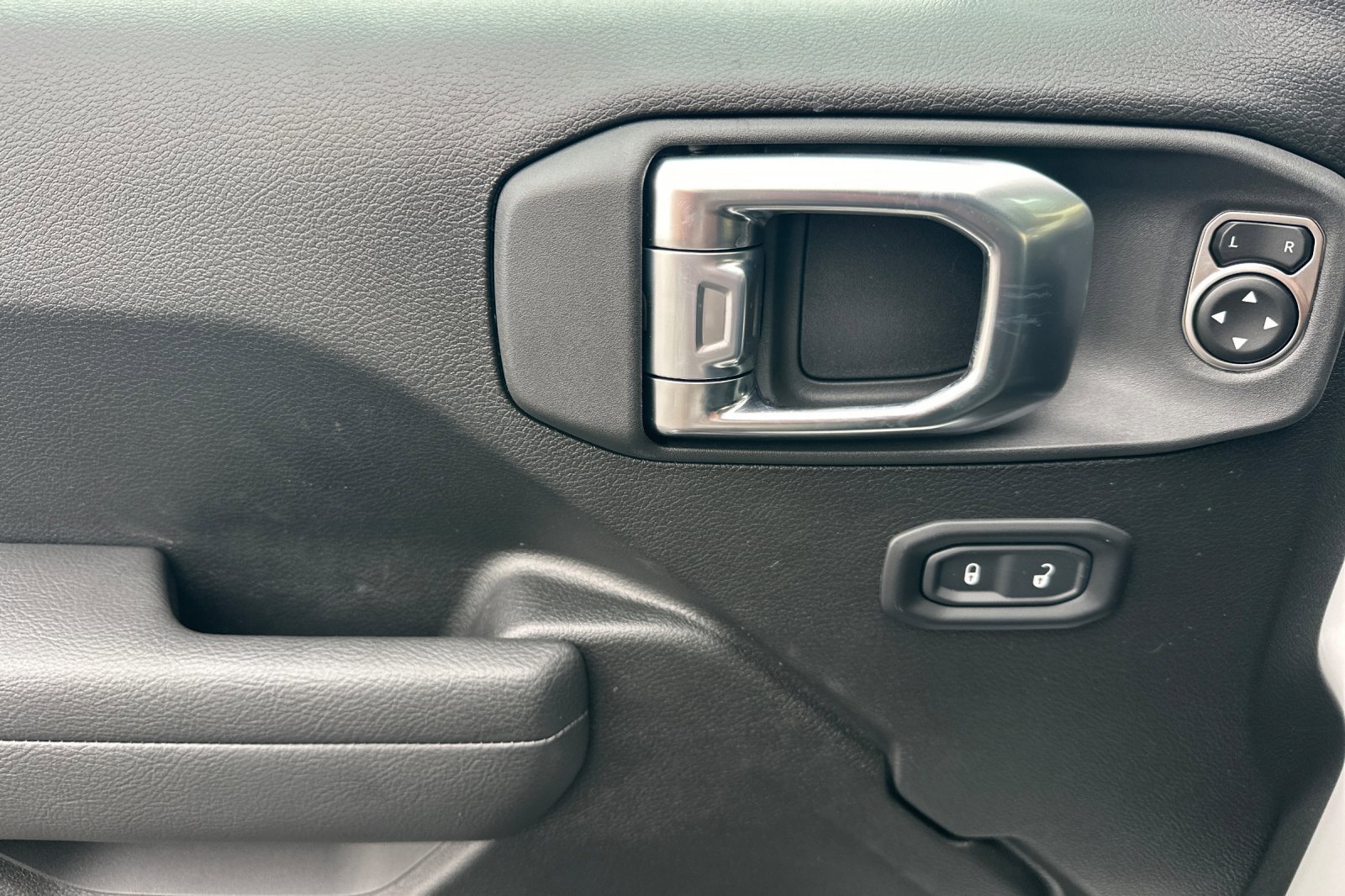 New 2026 Jeep Gladiator Sport image 10