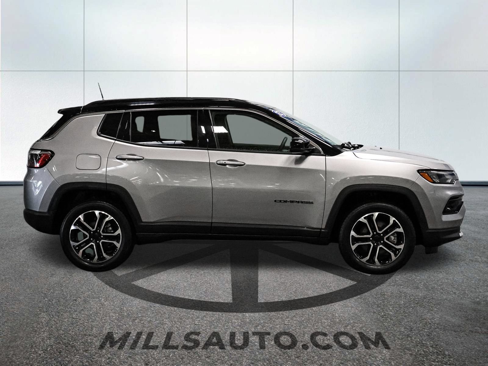 Used 2023 Jeep Compass Limited AWD/4WD image 9
