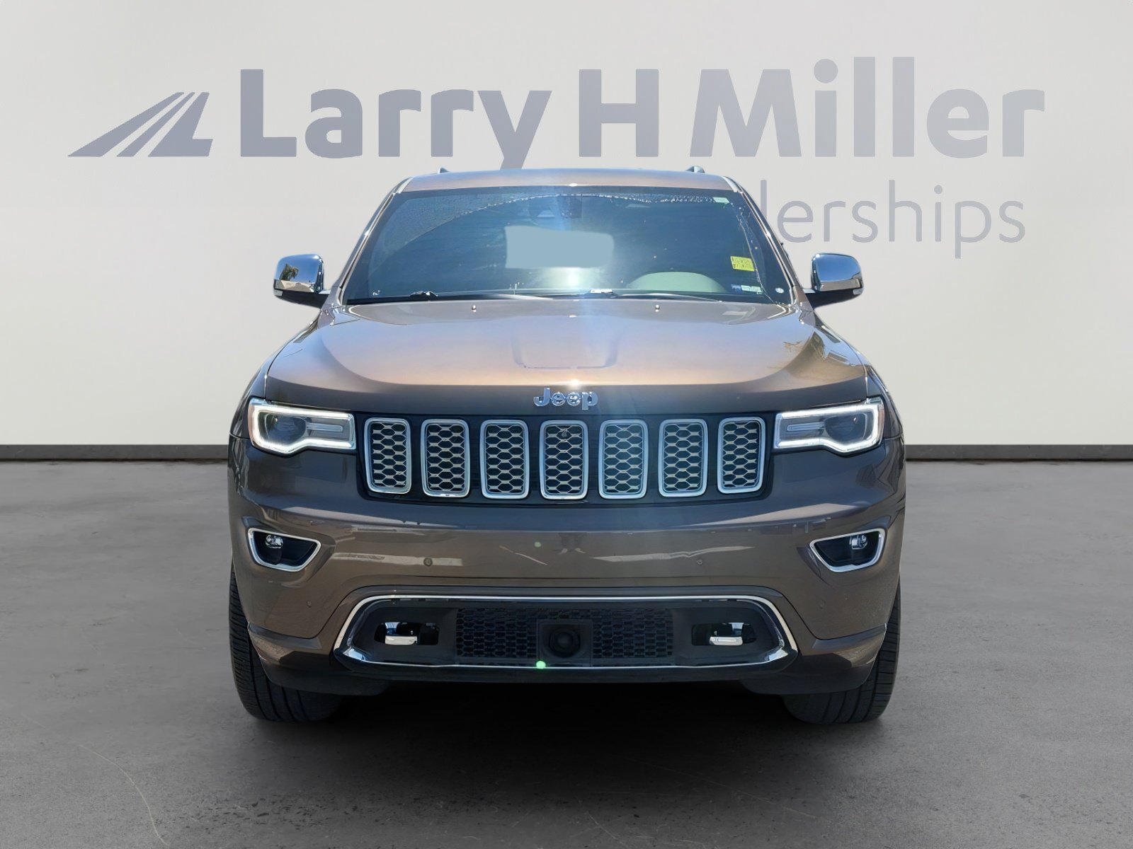 Used 2019 Jeep Grand Cherokee Overland AWD/4WD image 8