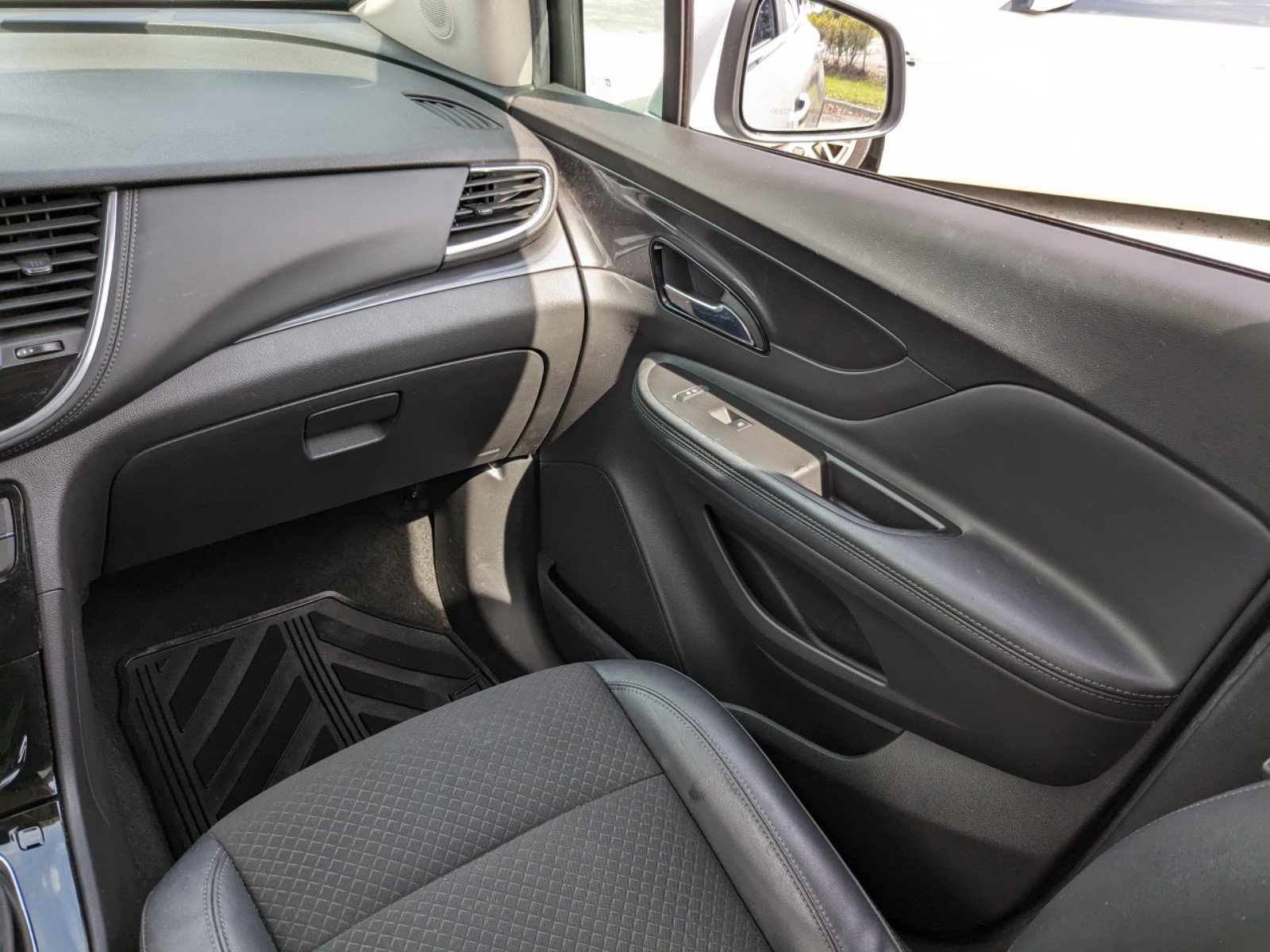 Used 2021 Buick Encore Preferred w/ Safety Package II image 16