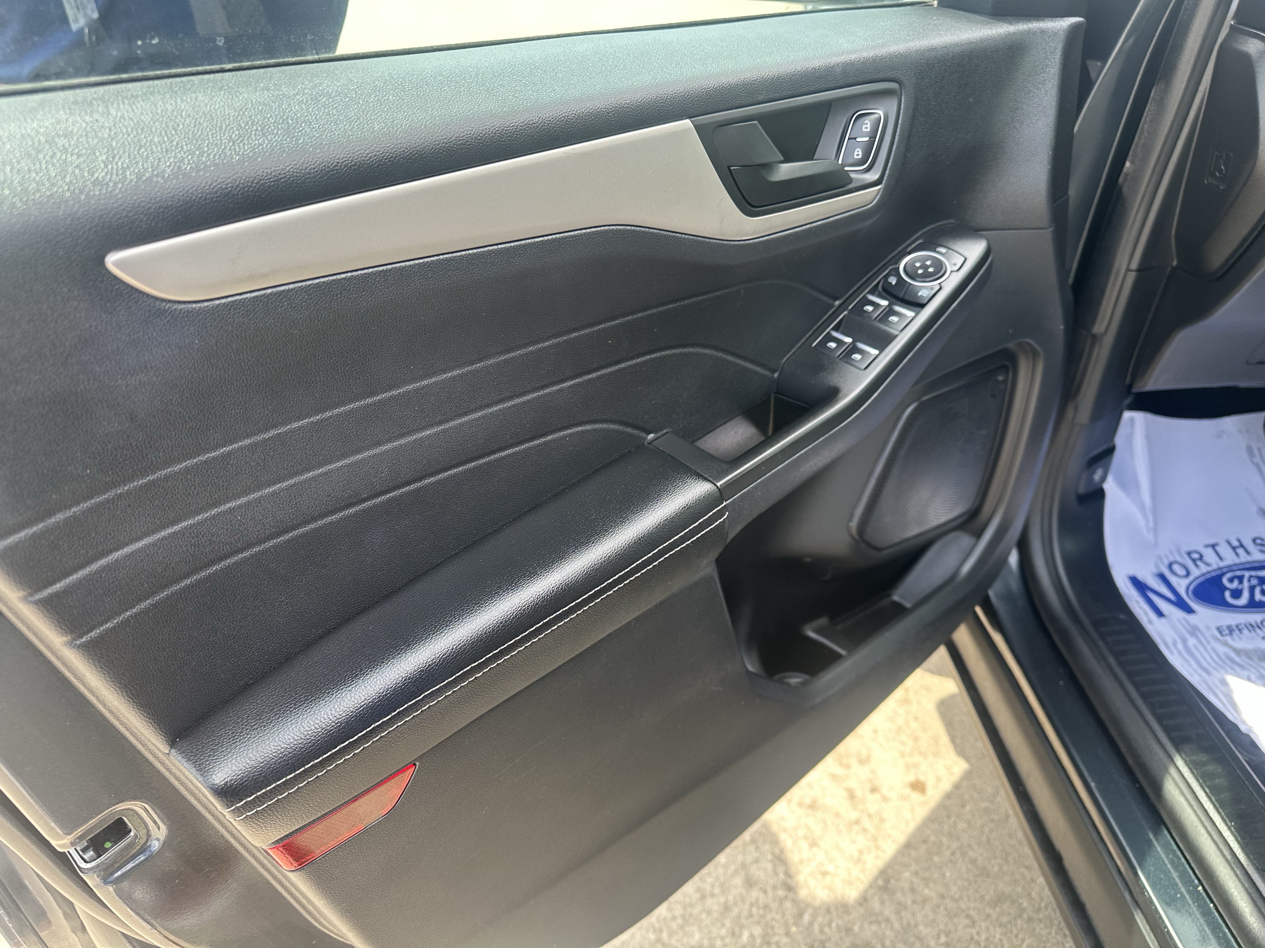 Used 2022 Ford Escape SE w/ Convenience Package FWD image 17