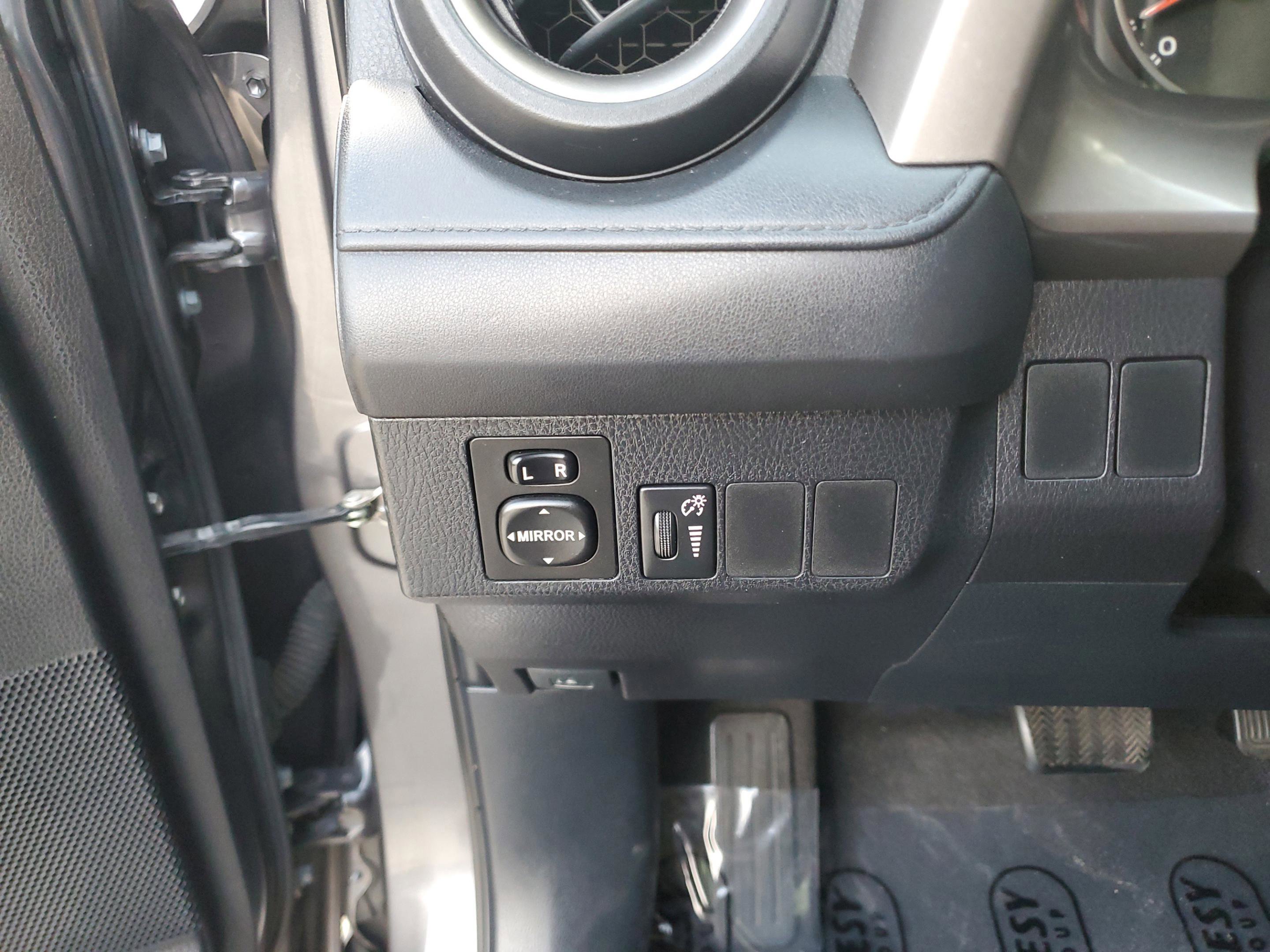 Used 2016 Toyota RAV4 LE image 25