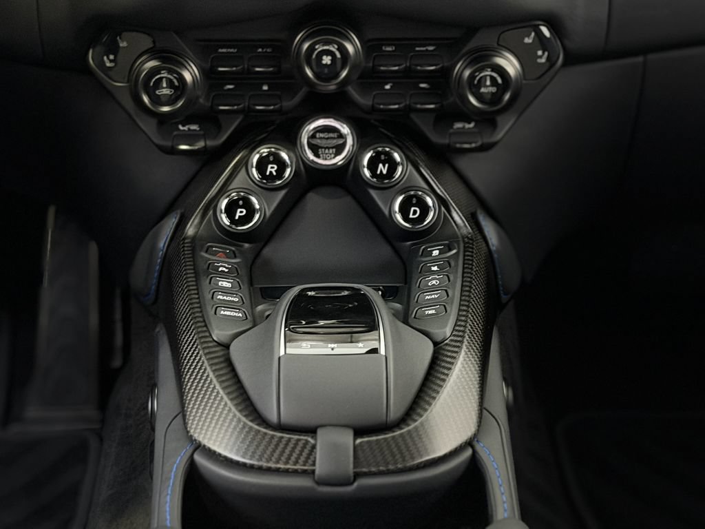 Used 2022 Aston Martin V8 Vantage Coupe RWD image 43
