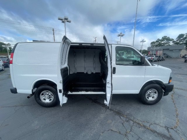 Used 2021 Chevrolet Express 3500 w/ Driver Convenience Package RWD image 10