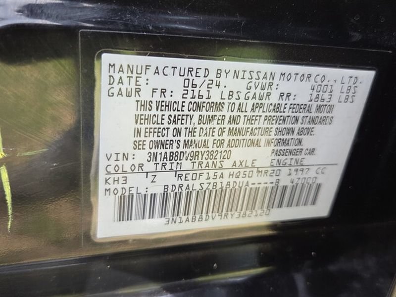 Used 2024 Nissan Sentra SR w/ SR Premium Package FWD image 7