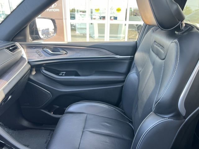 Used 2023 Jeep Grand Cherokee Overland w/ Adv Protech Group III image 6