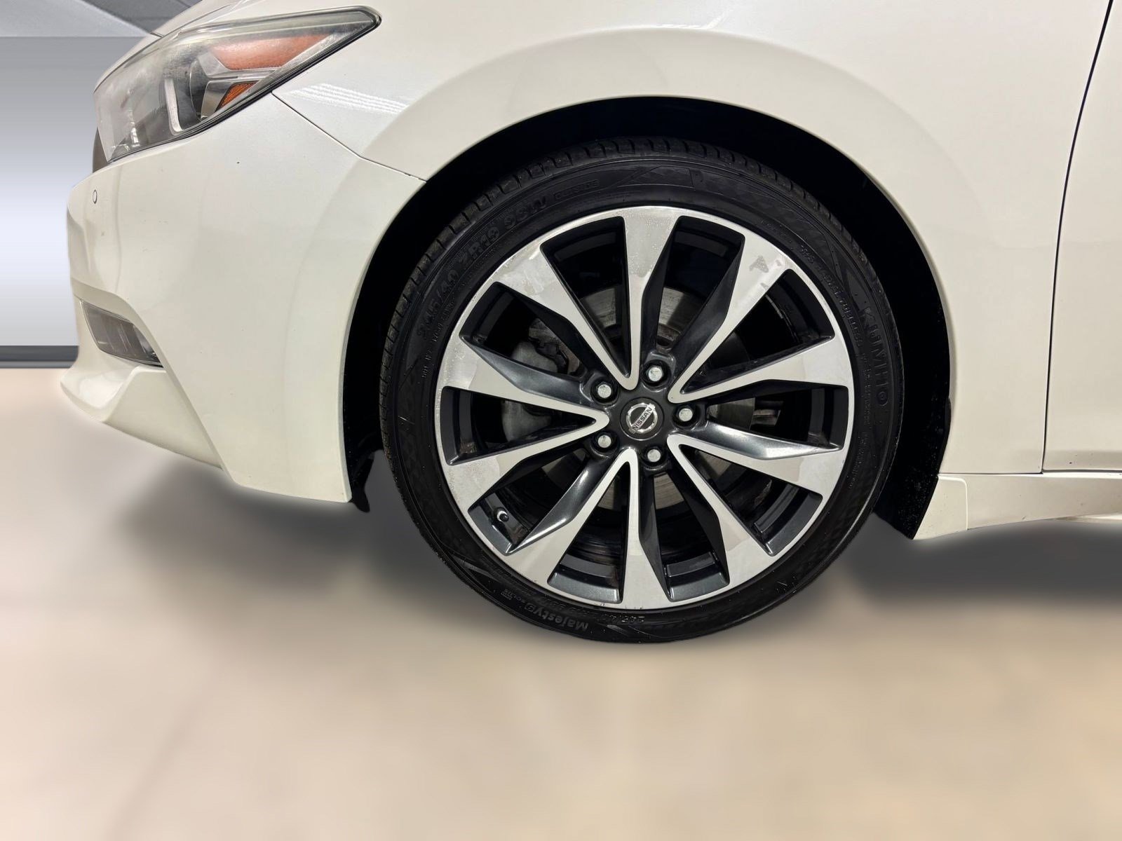 Used 2017 Nissan Maxima SR image 10
