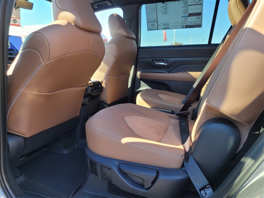 New 2026 Toyota Grand Highlander AWD Hybrid image 5