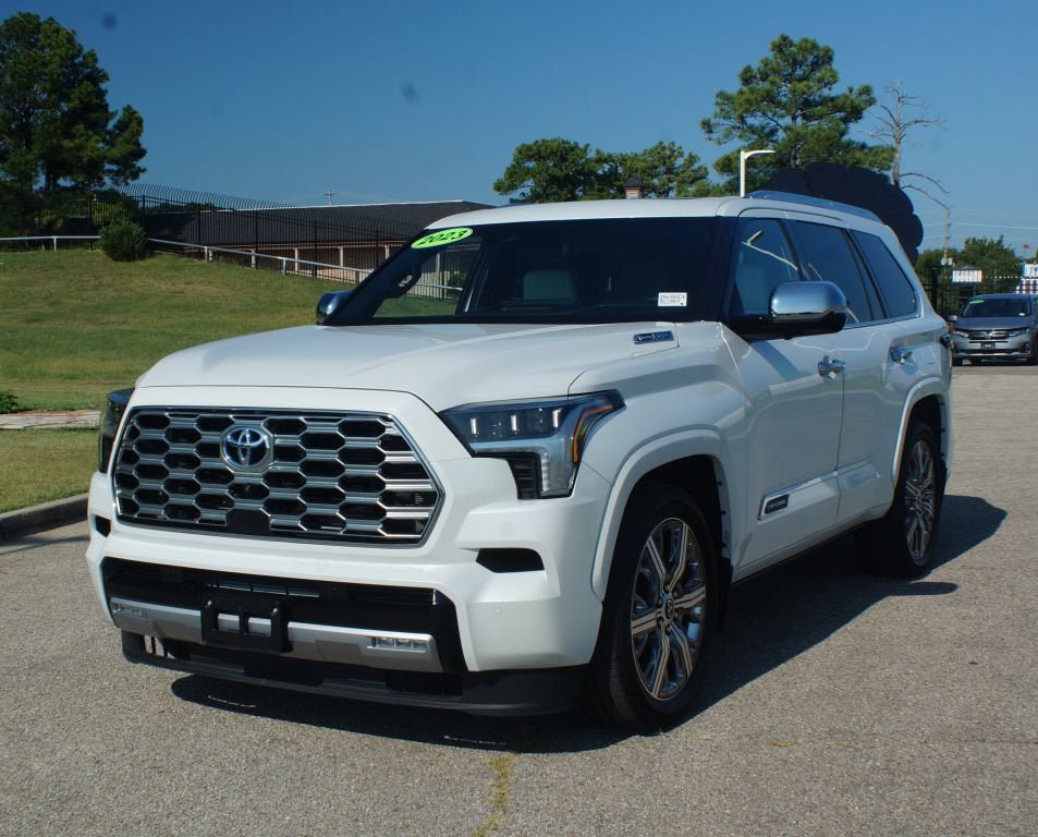 Used 2023 Toyota Sequoia Capstone AWD/4WD image 25