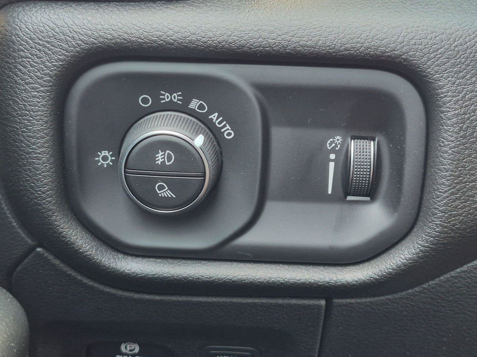 New 2026 RAM 1500 Express AWD/4WD image 23