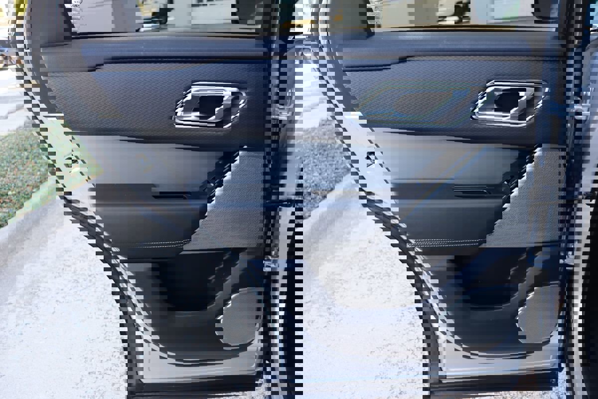 Used 2018 Land Rover Range Rover Velar R-Dynamic SE image 50