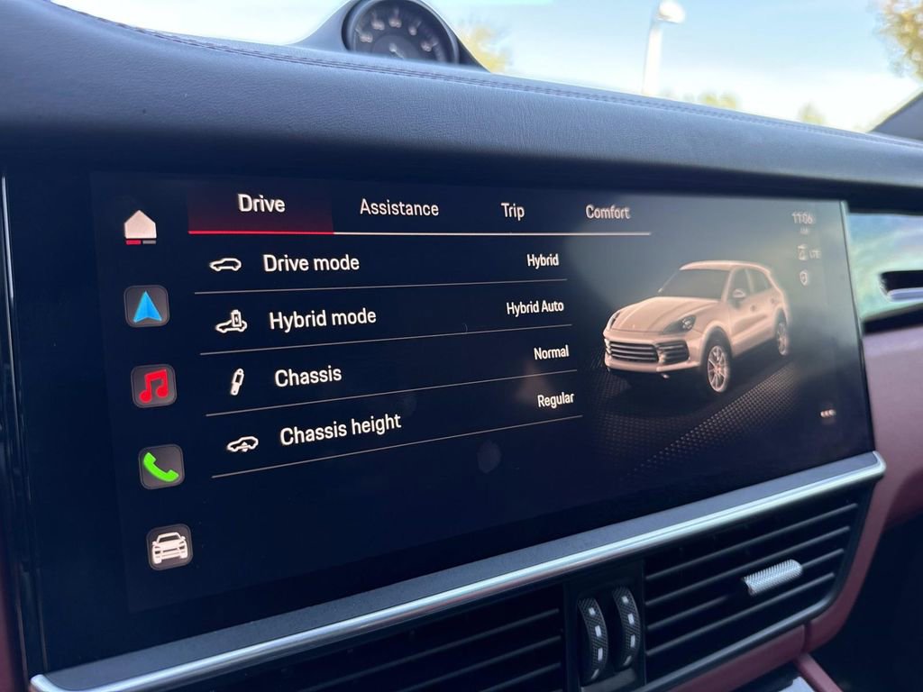 Used 2023 Porsche Cayenne image 32