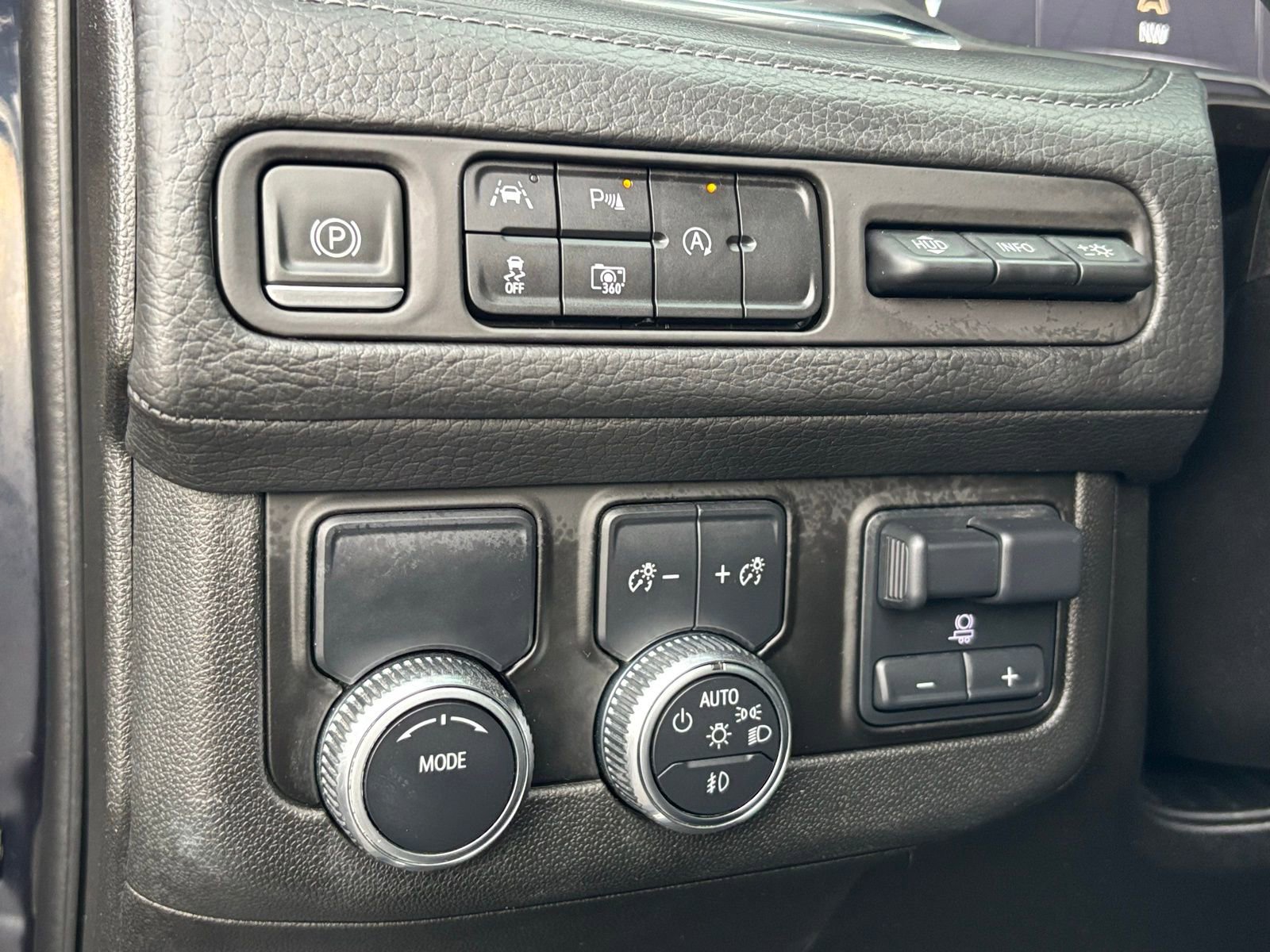 Used 2023 GMC Yukon Denali w/ Max Trailering Package image 24