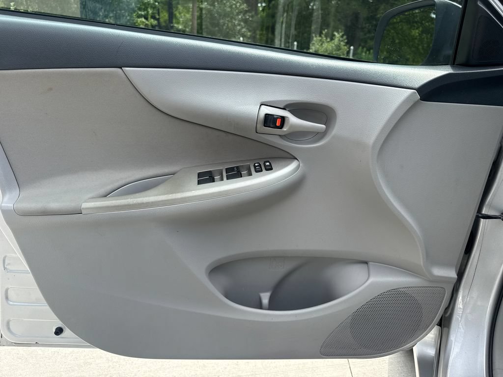 Used 2012 Toyota Corolla LE FWD image 13