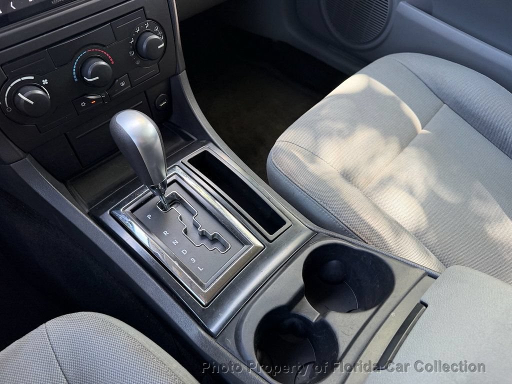 Used 2005 Dodge Magnum SE RWD image 53