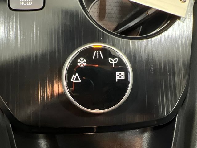 Used 2025 Nissan Rogue SL AWD/4WD image 32