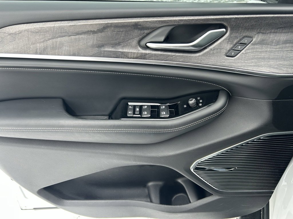 Used 2021 Jeep Grand Cherokee L Overland image 4