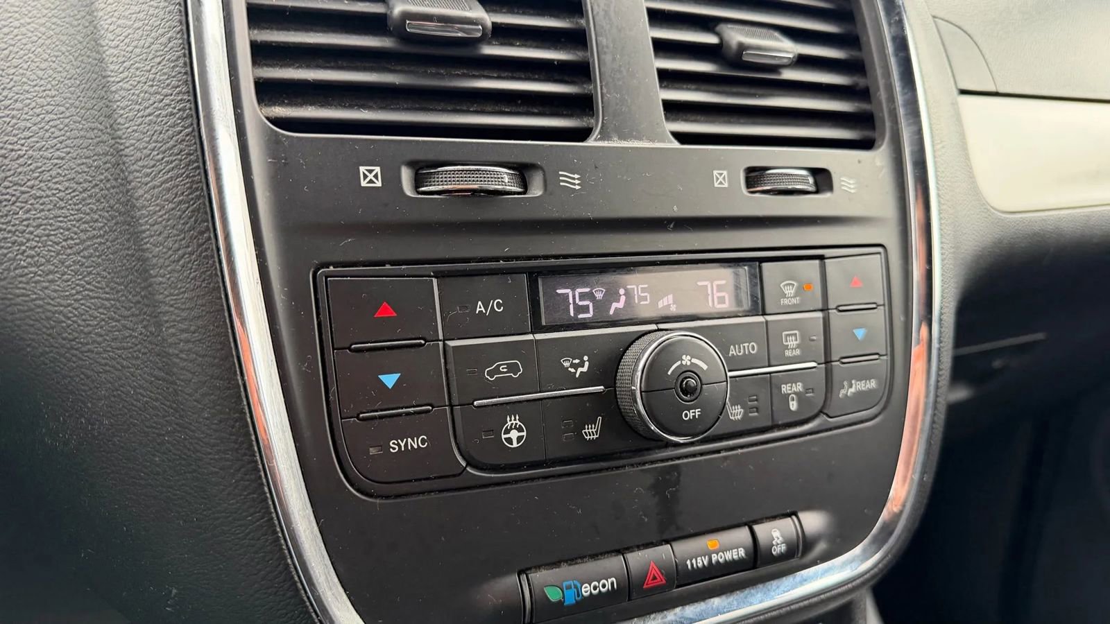 Used 2019 Dodge Grand Caravan GT image 32