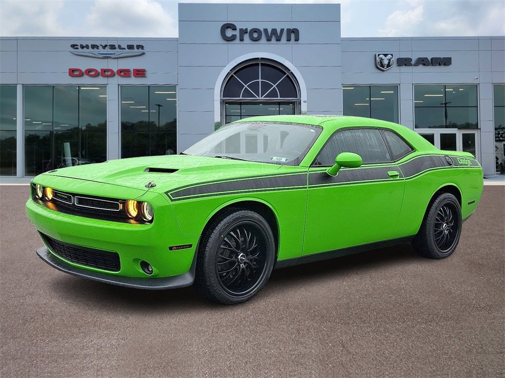 Used 2017 Dodge Challenger GT image 3