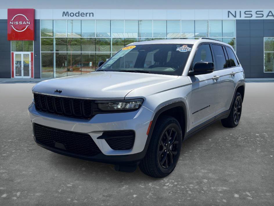 Used 2024 Jeep Grand Cherokee Altitude AWD/4WD image 1