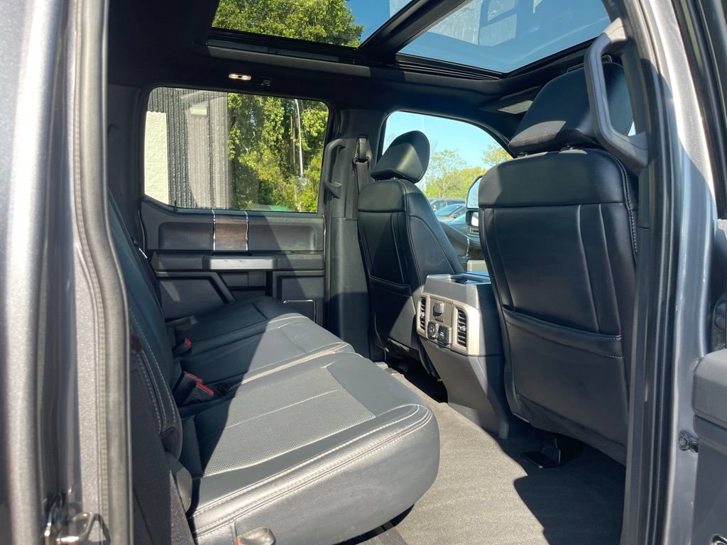 Used 2022 Ford F250 Lariat w/ Black Appearance Pkg AWD/4WD image 31