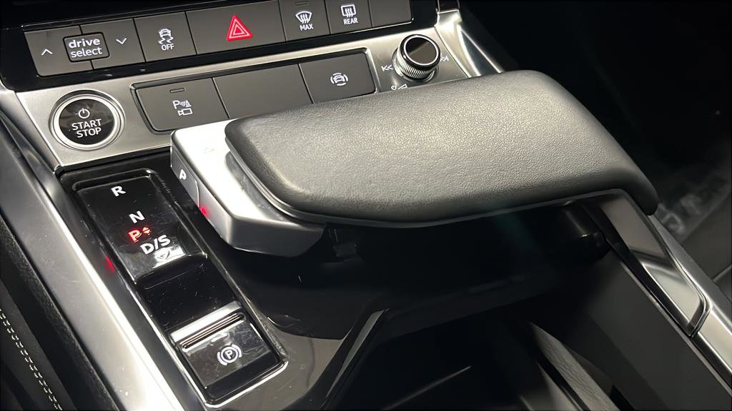 Used 2022 Audi e-tron Premium w/ Towing Package image 19
