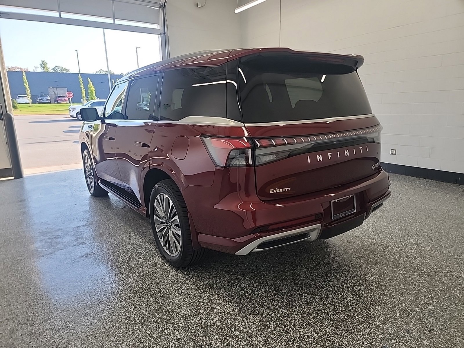 New 2026 INFINITI QX80 Luxe image 3