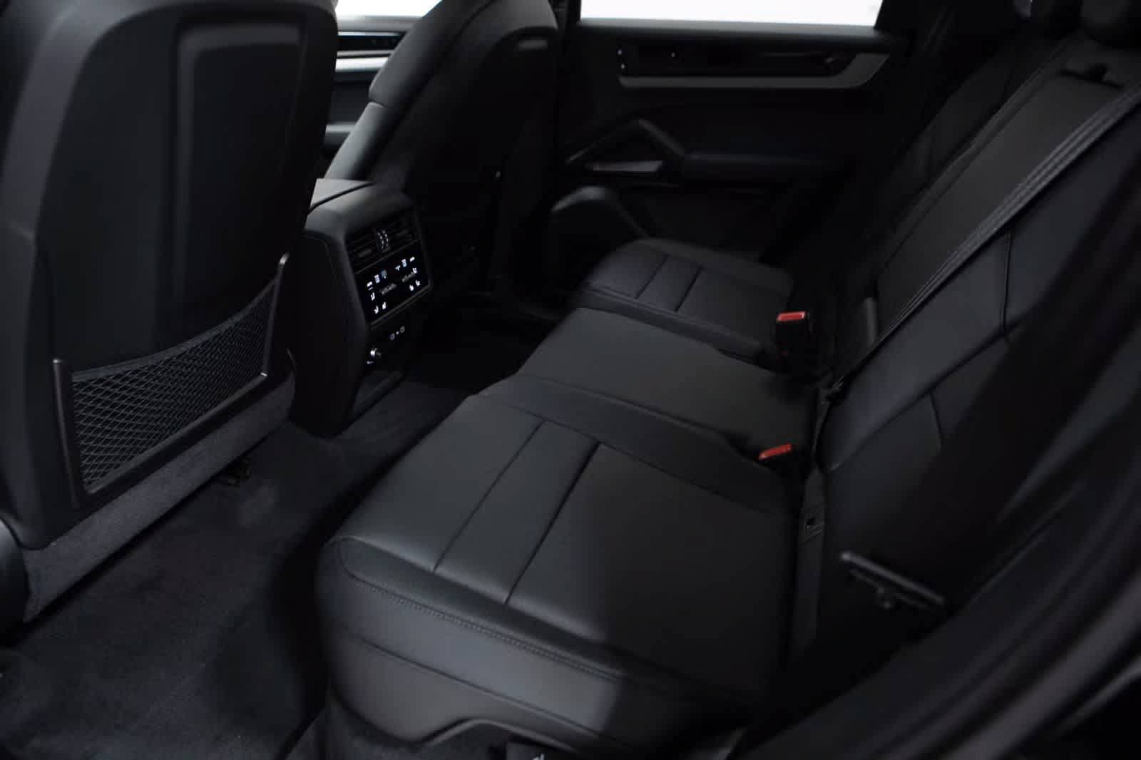 Certified 2026 Porsche Cayenne AWD/4WD image 36