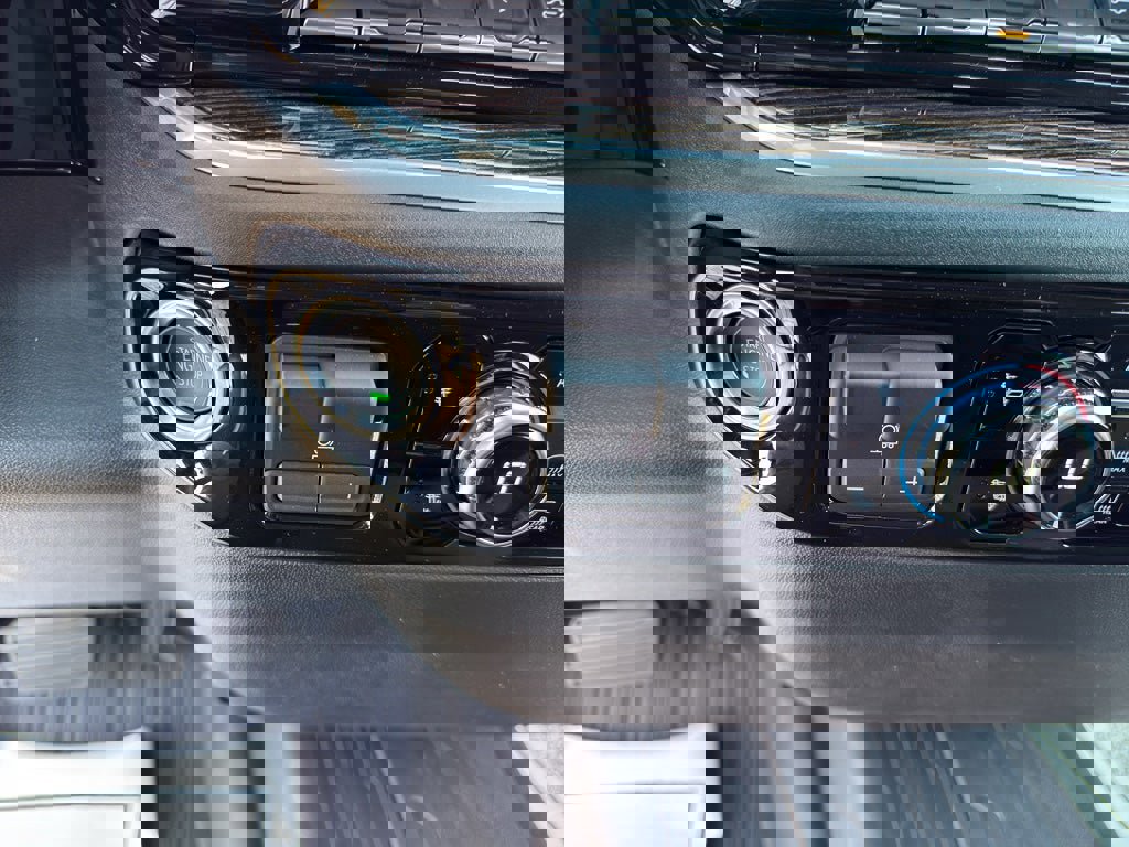 New 2026 GMC Sierra 1500 SLE image 17