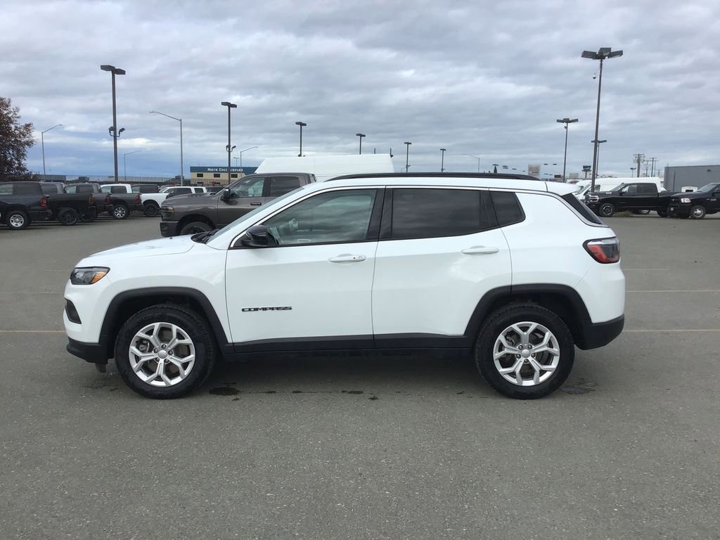 Used 2024 Jeep Compass Latitude image 1