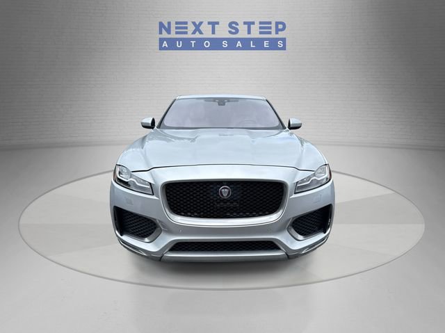 Used 2017 Jaguar F-PACE First Edition image 2