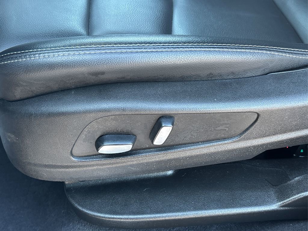 Used 2022 Cadillac XT5 Luxury w/ LPO, Floor Liner Package image 33