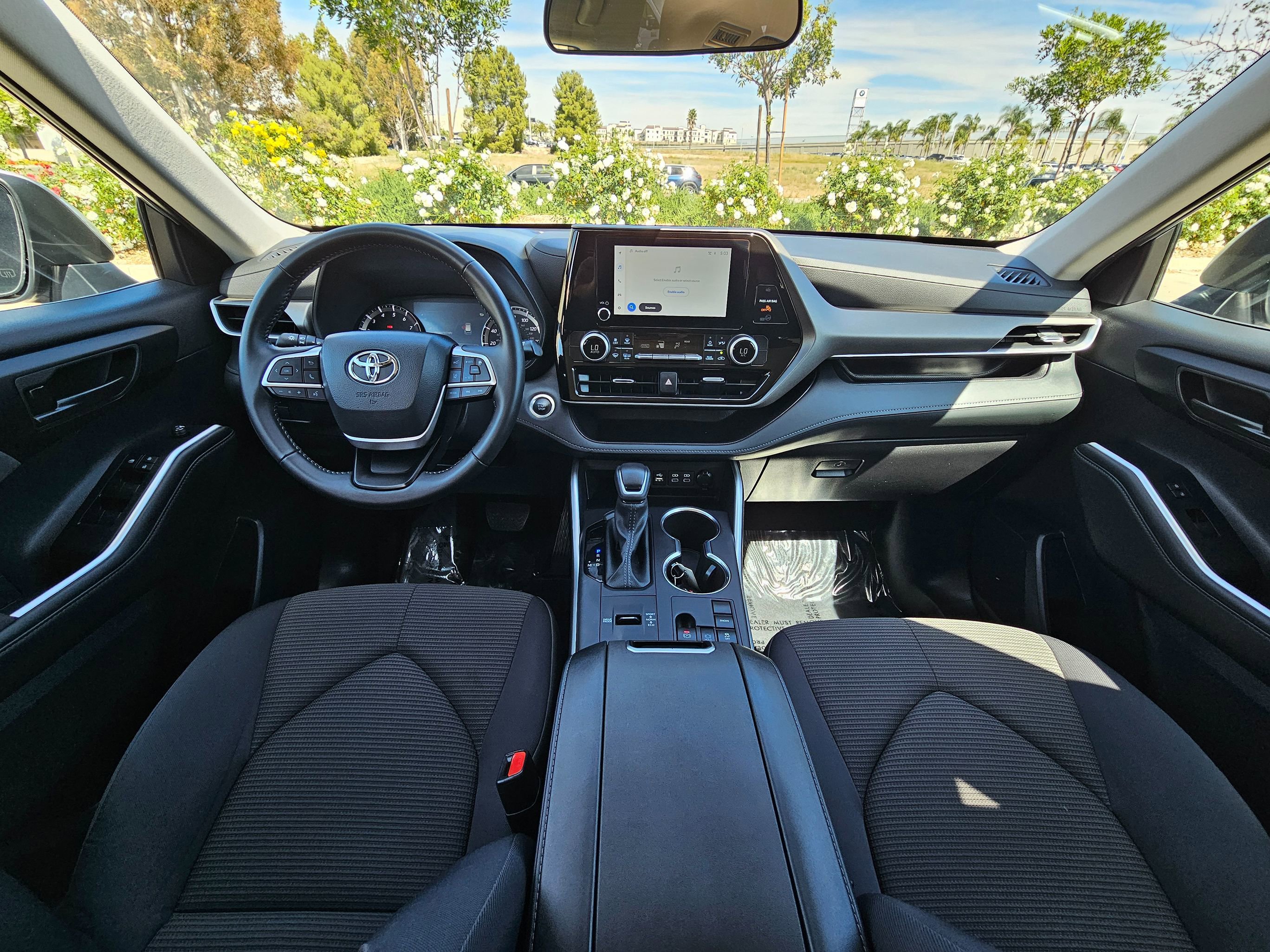 Used 2025 Toyota Highlander LE FWD image 20