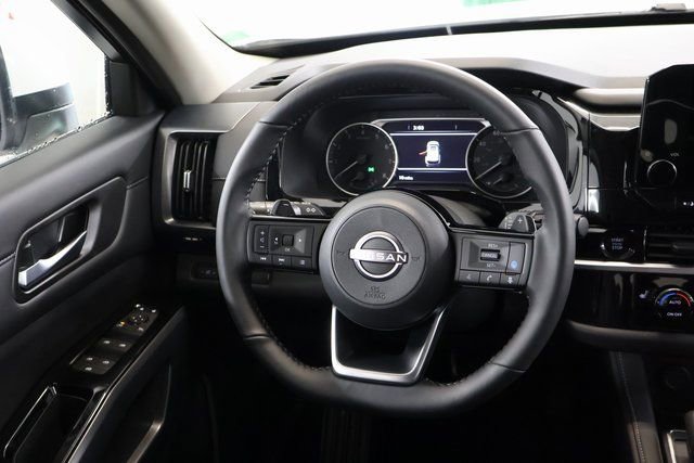 New 2025 Nissan Pathfinder SL image 14