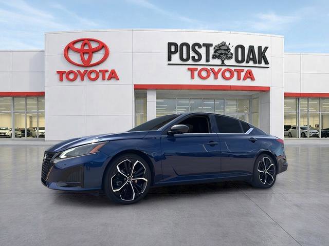 Used 2023 Nissan Altima 2.5 SR FWD image 2
