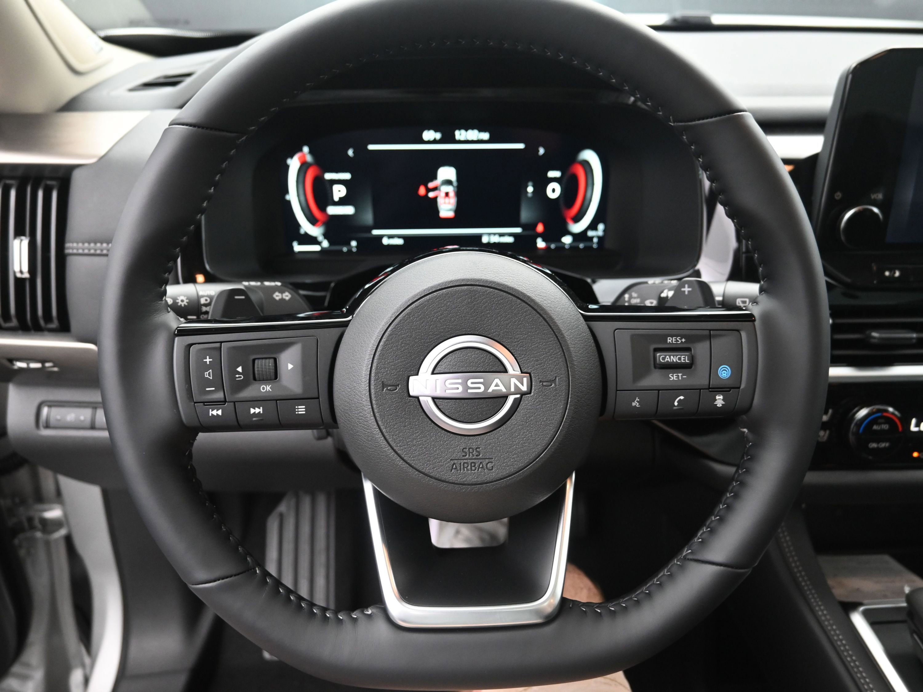 New 2025 Nissan Pathfinder Platinum image 14