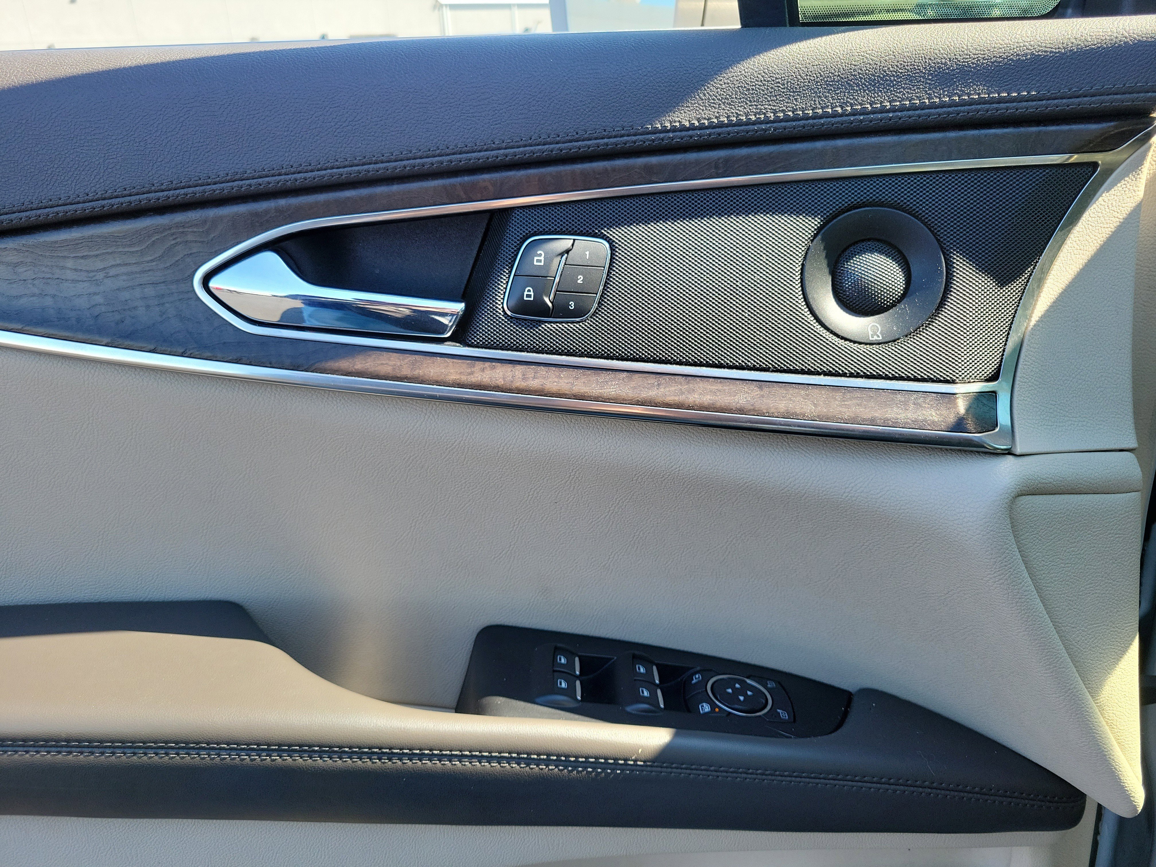 Used 2019 Lincoln Nautilus Reserve image 17