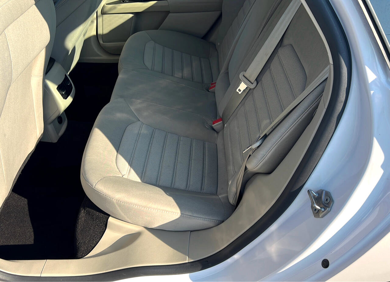 Used 2020 Ford Fusion SE image 14